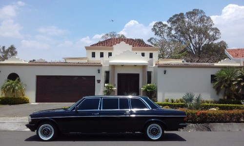 LUXURY-MANSION-LIMOUSINE-COSTA-RICA.jpg