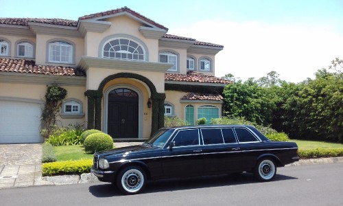 MANSION-IN-THE-COUNTRY-COSTA-RICA-LIMOUSINE.jpg