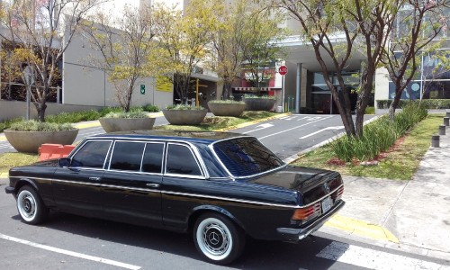 Multiplaza-en-Escazu-COSTA-RICA-LIMOUSINE.jpg