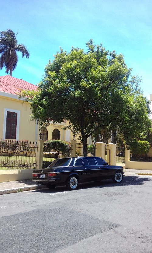 COSTA-RICA-MANSION-DOWNTOWN.-MERCEDES-300D-LANG-LIMOUSINE.jpg