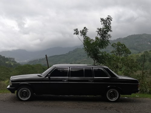 CARTAGO-MOUNTAINS.-COSTA-RICA-LIMOUSINE-RIDES-MERCEDES-W123.jpg
