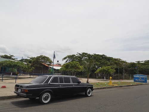 Parque-Marino-del-Pacifico.-PUNTARENAS-COSTA-RICA-MERCEDES-300D-LANG-LWB-W123.jpg